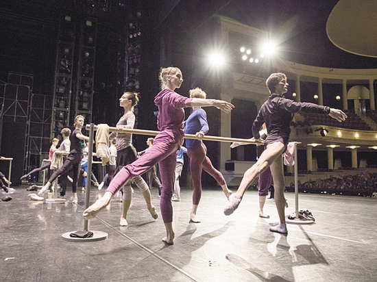 Театр Станиславского сделал балетные уроки открытыми для публики
